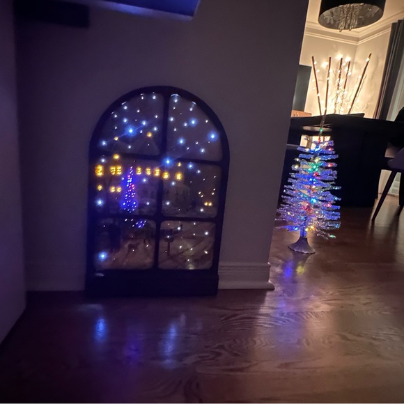 That’s Kinkade Holliday gathering Wall Decor - Picture 3 of 16